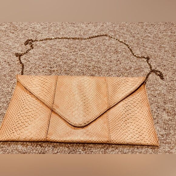 Urban Expressions Tan Gold Wristlet with Textured Design - Picture 1 of 8